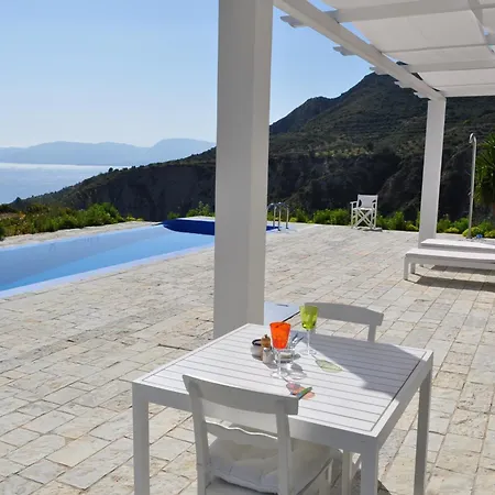 Luxueuse Avec Splendide Vue Et Piscine Vasilikí