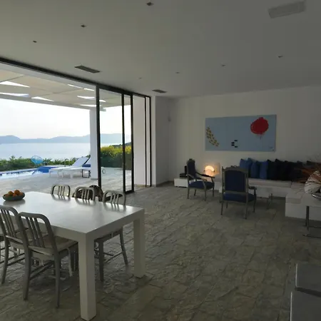 Luxueuse Avec Splendide Vue Et Piscine ヴィラ Vasilikí